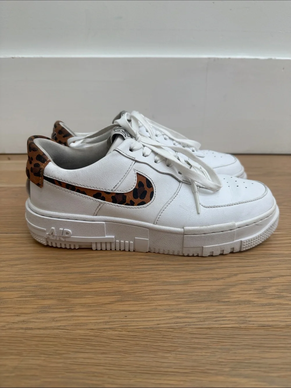 Nike Women's Air Force 1 Pixel SE 'Leopard Print' White Sneakers